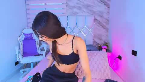 Snapshot of colett_hall chatting on July 28, 12:12 pm colett online show from July 28, 12:12 pm