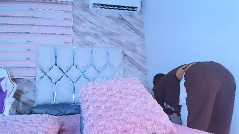 Snapshot of colett_hall chatting on July 31, 11:53 am colett online show from July 31, 11:53 am