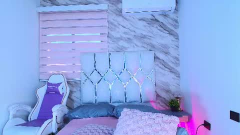 Snapshot of colett_hall chatting on August 2, 12:03 pm colett online show from August 2, 12:03 pm