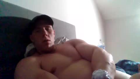Snapshot of college_muscle chatting on December 31, 10:15 am foreverxshredded online show from December 31, 10:15 am