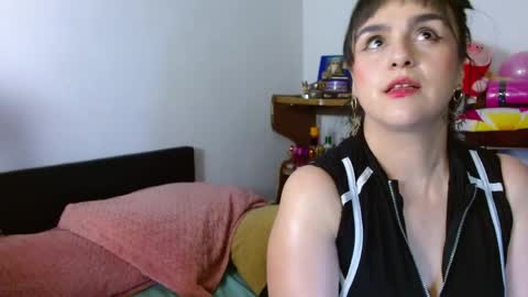 Snapshot of collette_beaufoy chatting on May 15, 7:04 am Collette online show from May 15, 7:04 am