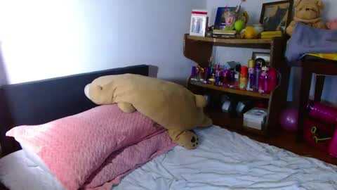 Snapshot of collette_beaufoy chatting on May 24, 6:40 am Collette online show from May 24, 6:40 am