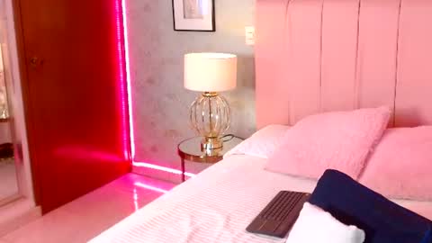 Snapshot of collinsgia chatting on July 1, 12:29 pm Gia Colins online show from July 1, 12:29 pm
