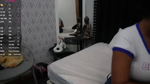 Snapshot of colombia_mommy_ chatting on July 31, 12:04 pm GRETCHEN online show from July 31, 12:04 pm