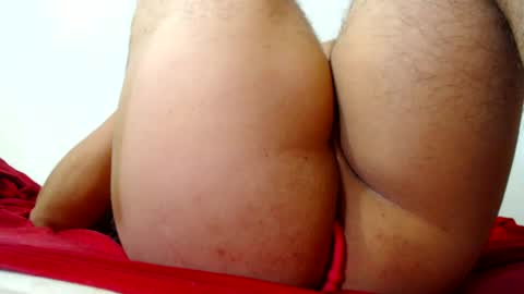 Snapshot of colombian_monster_cock chatting on December 9, 5:30 pm camilo online show from December 9, 5:30 pm