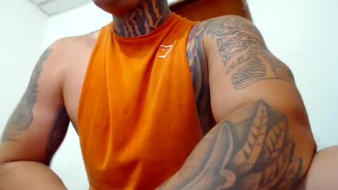 Snapshot of colombian_monster_cock chatting on December 15, 5:10 pm camilo online show from December 15, 5:10 pm