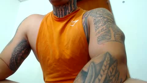Snapshot of colombian_monster_cock chatting on December 25, 2:25 am camilo online show from December 25, 2:25 am