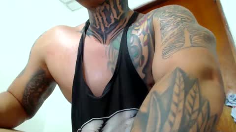 Snapshot of colombian_monster_cock chatting on January 30, 3:22 am camilo online show from January 30, 3:22 am