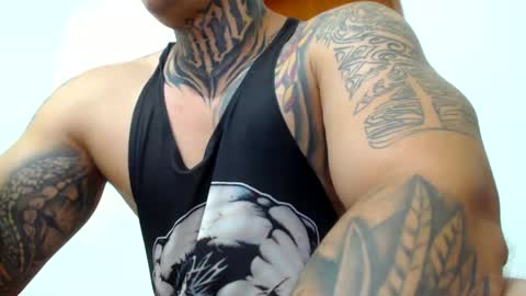 Snapshot of colombian_monster_cock chatting on February 6, 4:21 am camilo online show from February 6, 4:21 am