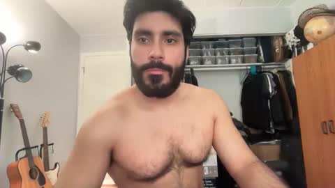 colombianstud94 online show from May 3, 11:49 am