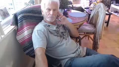 Snapshot of colourmybrush chatting on October 31, 4:41 pm colourmybrush online show from October 31, 4:41 pm