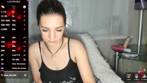 Mia online show from November 17, 5:35 am