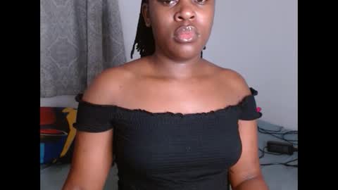 Snapshot of comicalcara chatting on September 22, 12:34 am Cara online show from September 22, 12:34 am