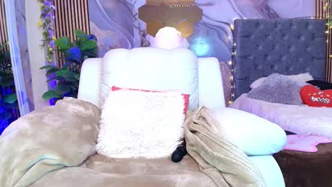 Snapshot of concubine_princess chatting on December 19, 10:39 pm Ariane... online show from December 19, 10:39 pm