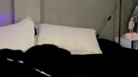 conielaurenth online show from December 23, 5:06 am