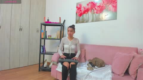 Snapshot of conni_f00x chatting on June 24, 7:24 pm conni_f00x online show from June 24, 7:24 pm
