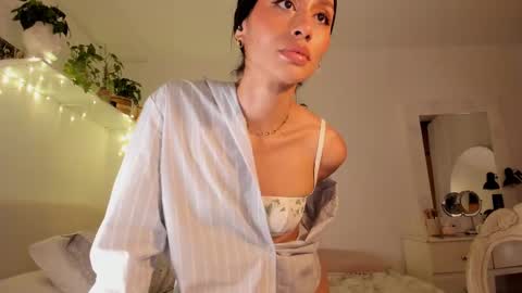 Snapshot of connie_deep chatting on February 9, 4:18 pm connie online show from February 9, 4:18 pm