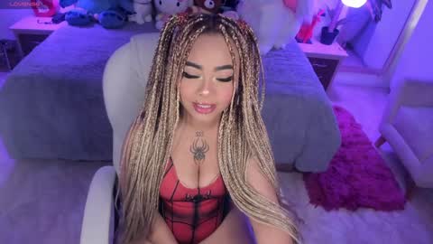 Snapshot of conny_curly chatting on December 28, 1:17 pm Conny online show from December 28, 1:17 pm