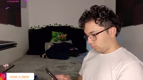 conor_taylor_ online show from March 7, 5:43 pm