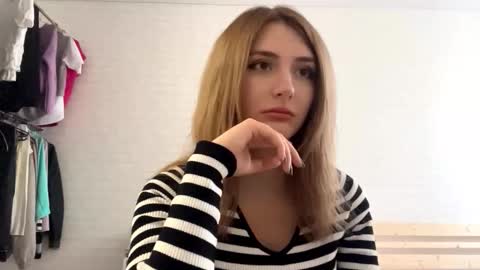 Amelia online show from March 6, 1:18 pm