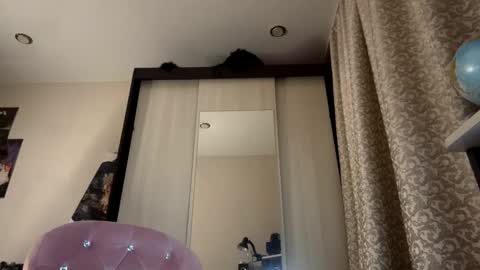 Snapshot of constancefeusier chatting on November 13, 6:18 pm Isabella online show from November 13, 6:18 pm