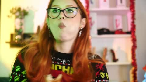 Snapshot of coolteacher chatting on December 18, 8:42 am Ginger The Cringer online show from December 18, 8:42 am