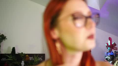 Snapshot of coolteacher chatting on December 20, 9:21 am Ginger The Cringer online show from December 20, 9:21 am