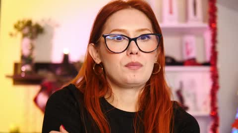 Snapshot of coolteacher chatting on December 29, 1:38 pm Ginger The Cringer online show from December 29, 1:38 pm