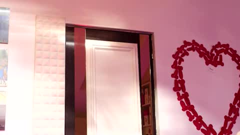 Snapshot of coolteacher chatting on November 20, 10:37 am Ginger The Cringer online show from November 20, 10:37 am