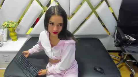 CooperEmma  online show from December 19, 2:56 am