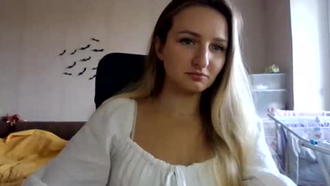 Snapshot of cora_fora chatting on September 30, 9:47 am cora_fora online show from September 30, 9:47 am