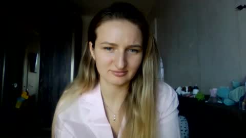 cora_fora online show from December 3, 10:13 am