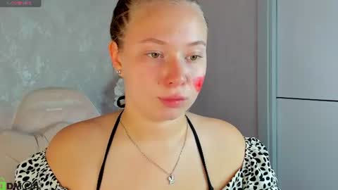 Snapshot of coral1ne_clark chatting on July 22, 1:52 am Coral1ne Clark online show from July 22, 1:52 am