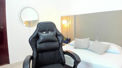 Snapshot of coral_15_ chatting on November 4, 2:10 am C O R A L online show from November 4, 2:10 am