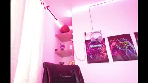 Snapshot of coral_davis chatting on March 2, 5:04 pm Coral online show from March 2, 5:04 pm