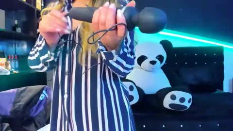 Coral  online show from February 21, 12:39 pm