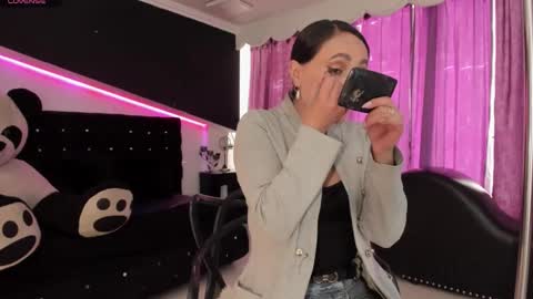 Coral  online show from February 4, 12:33 pm