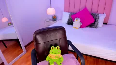 Carol Jhones  online show from November 12, 3:18 am