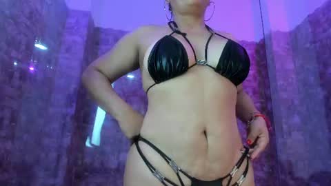 Snapshot of coral_rousee chatting on July 14, 11:38 am coral_rousee online show from July 14, 11:38 am