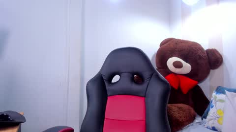 Snapshot of coral_taylorr chatting on December 21, 9:15 pm Coral online show from December 21, 9:15 pm