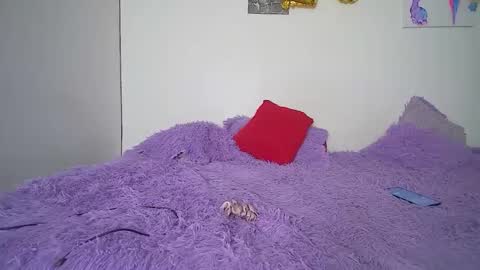 coraline_777 online show from May 1, 2:05 am