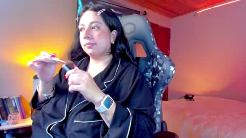 Snapshot of coraline_latin chatting on December 24, 9:33 pm Coraline online show from December 24, 9:33 pm