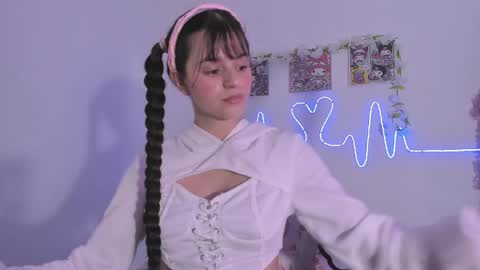 Coraline uwu     Bienvenidos al dulce mundo de Coraline    Hola amores soy Coraline  Una chica  tierna juguetona online show from May 2, 12:04 am