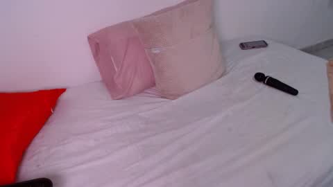 Coral Reyes online show from November 27, 10:50 am