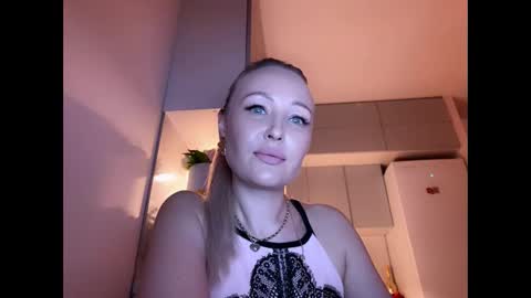 coravell online show from April 1, 7:44 pm