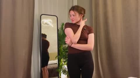 Snapshot of cordiacower chatting on October 12, 1:21 pm Leya online show from October 12, 1:21 pm