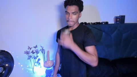 Snapshot of coreyglover chatting on January 17, 3:55 am CoreyGlover online show from January 17, 3:55 am