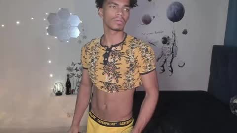 Snapshot of coreyglover chatting on September 21, 7:54 am CoreyGlover online show from September 21, 7:54 am