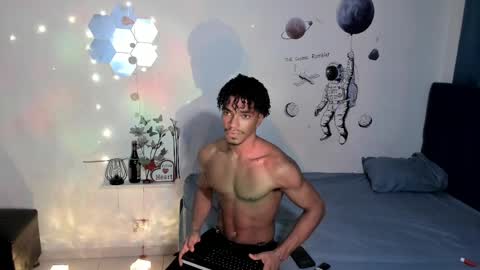 Snapshot of coreyglover chatting on September 28, 9:58 am CoreyGlover online show from September 28, 9:58 am