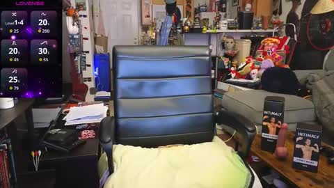 Snapshot of coreyniles96 chatting on October 18, 1:52 am CoreyNiles96 online show from October 18, 1:52 am